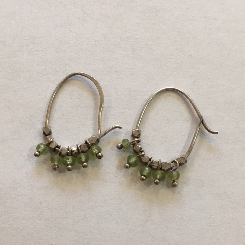 Satya Jewelry Gold Hoops with Peridot Beads